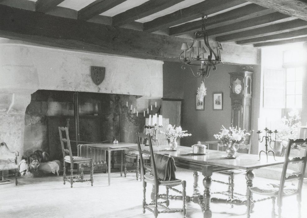 ancienne chapelle transformée en logis, salle du rez-de-chaussée