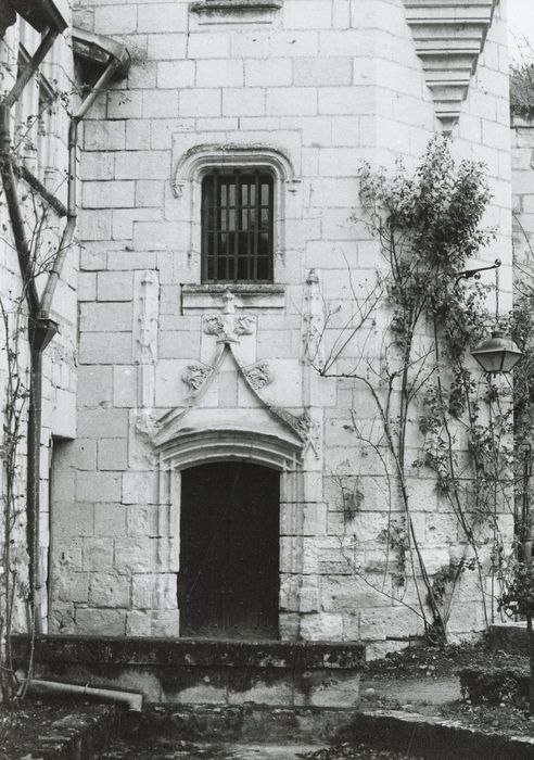 tour d’escalier, porte d’accès