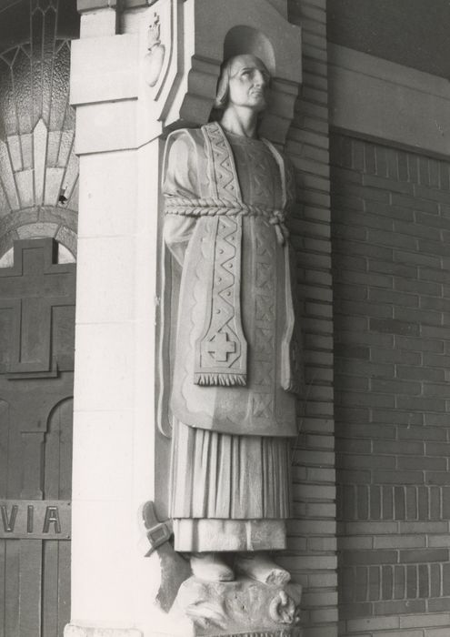 façade nord, porche, statue-colonne : Bienheureux Noël Pinot