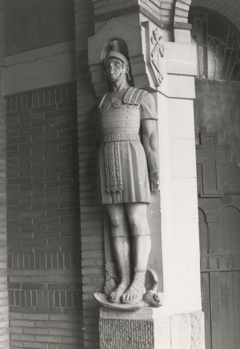 façade nord, porche, statue-colonne : Saint Maurice