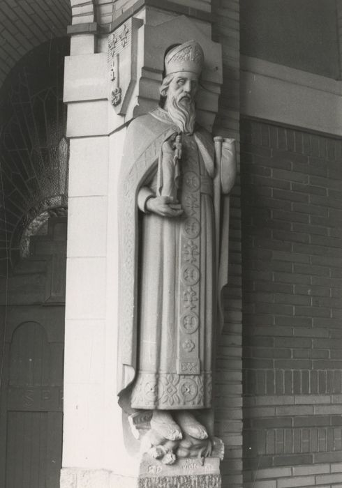 façade nord, porche, statue-colonne : Saint Maurille