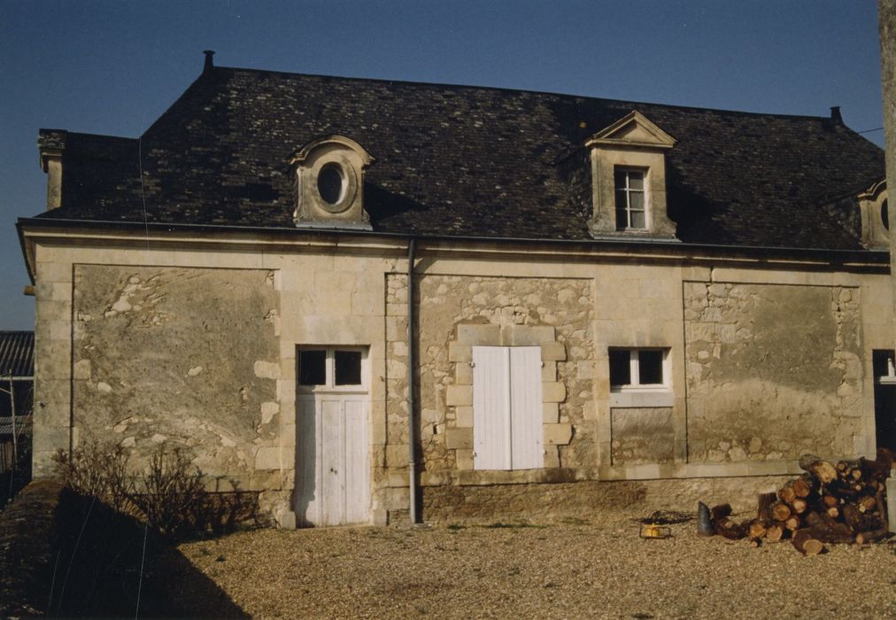 communs, aile ouest, façade est