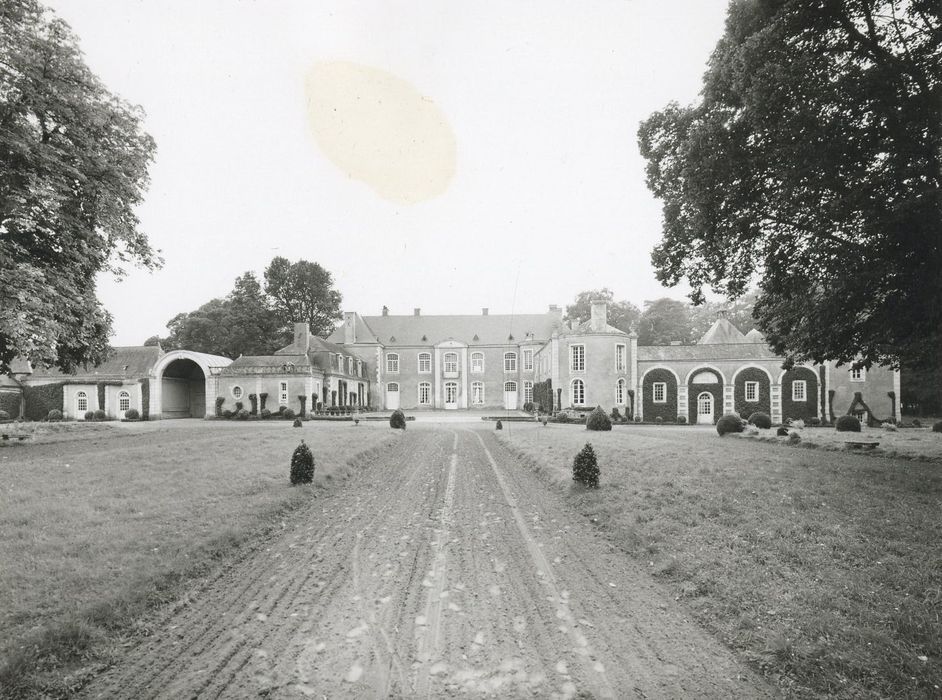 vue générale du château dans son environnement depuis le Nord-Est