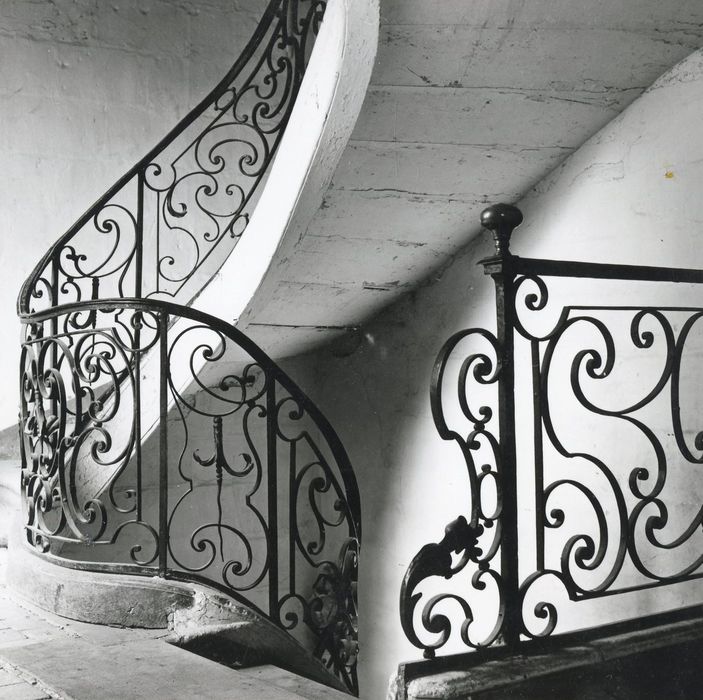 escalier d’honneur, détail de la rampe en fer forgé