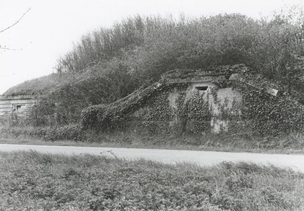 vue partielle du soubassement du château depuis le Nord