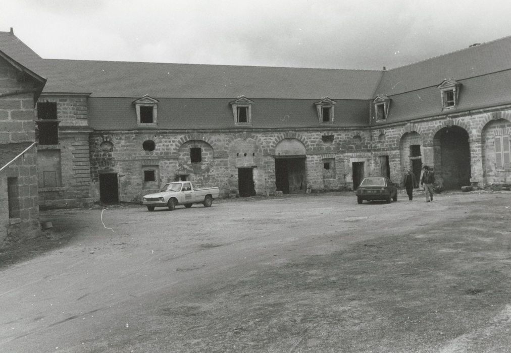 écuries, partie nord sur la basse-cour