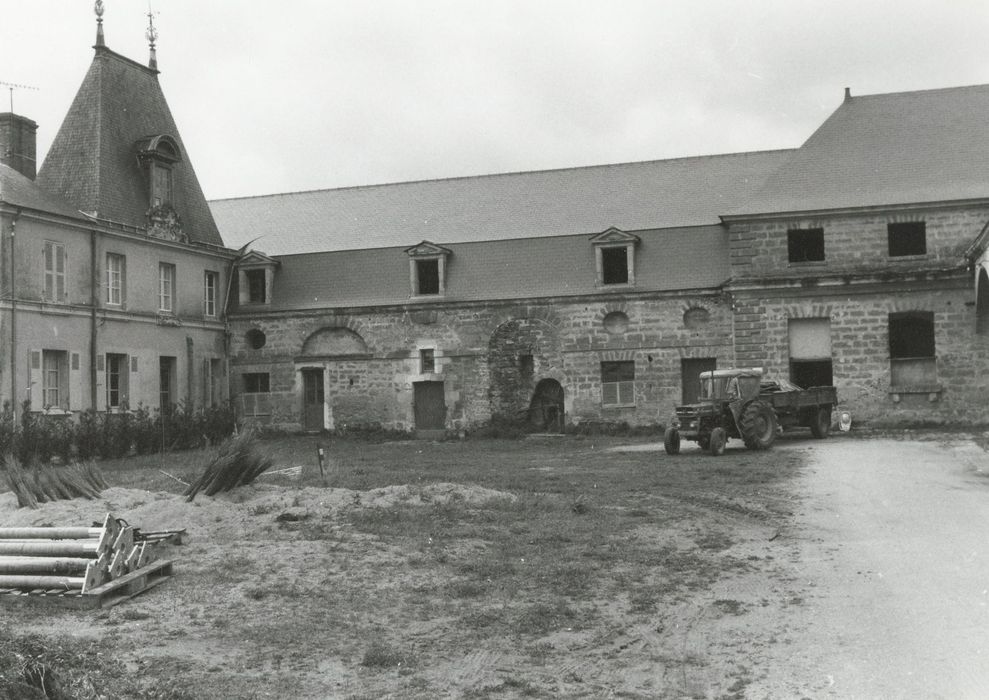 écuries, partie sud sur la basse-cour