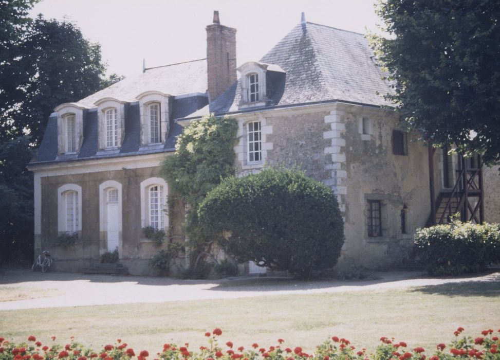 maison des domestiques, façade est