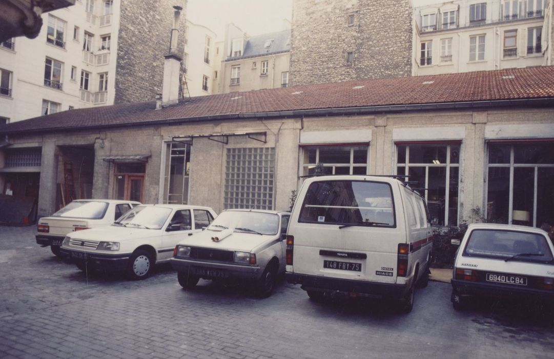 bâtiment annexe en fond de parcelle