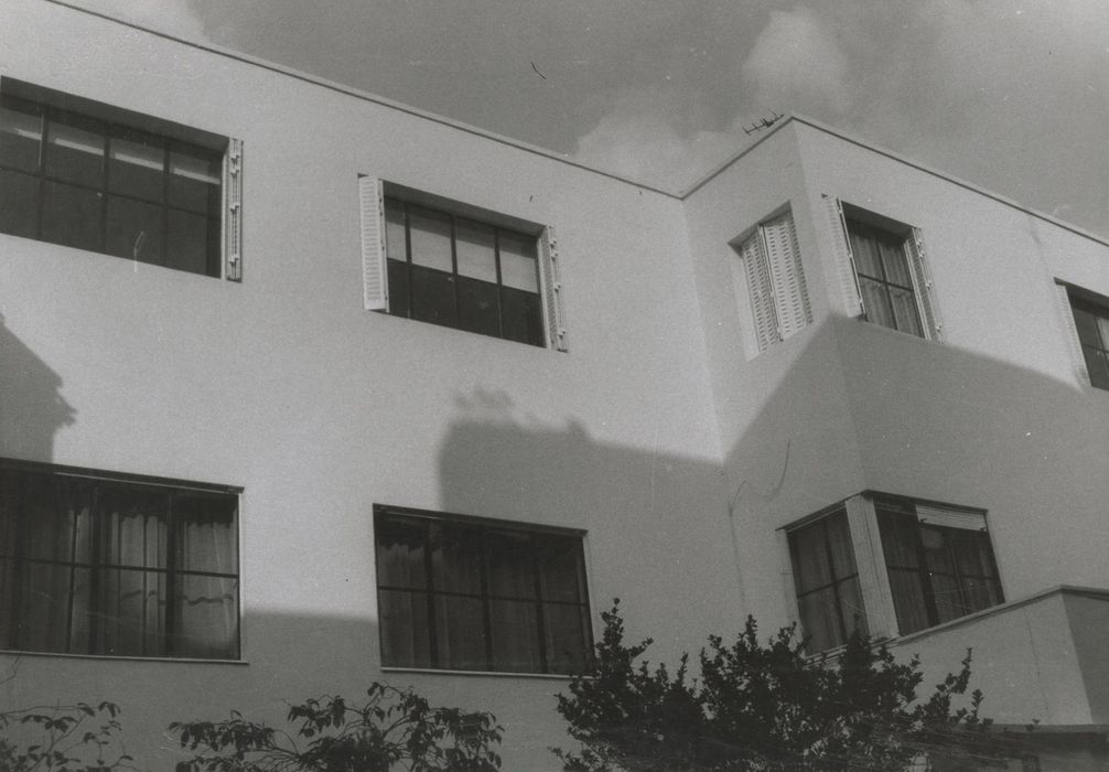 maison Quillé, façade sur la villa Seurat, vue partielle