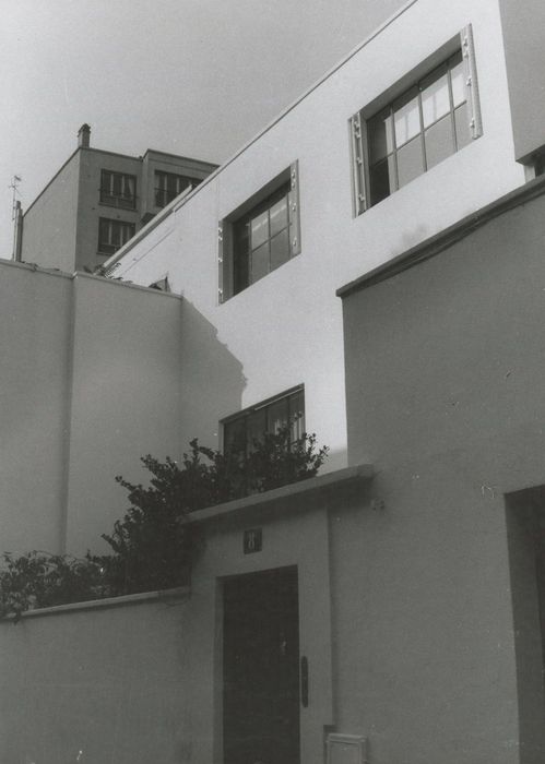 maison Quillé, façade sur la villa Seurat, vue partielle