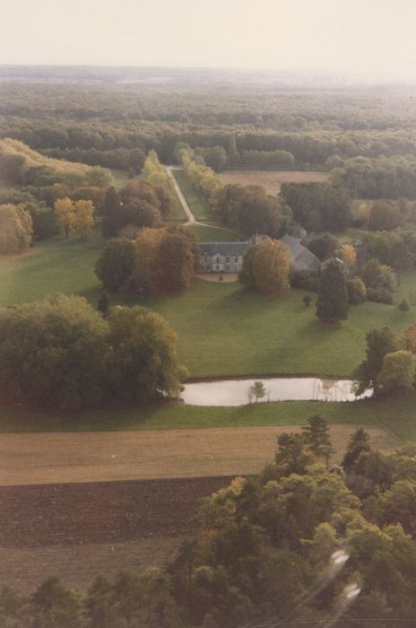 vue aérienne du château dans son environnement