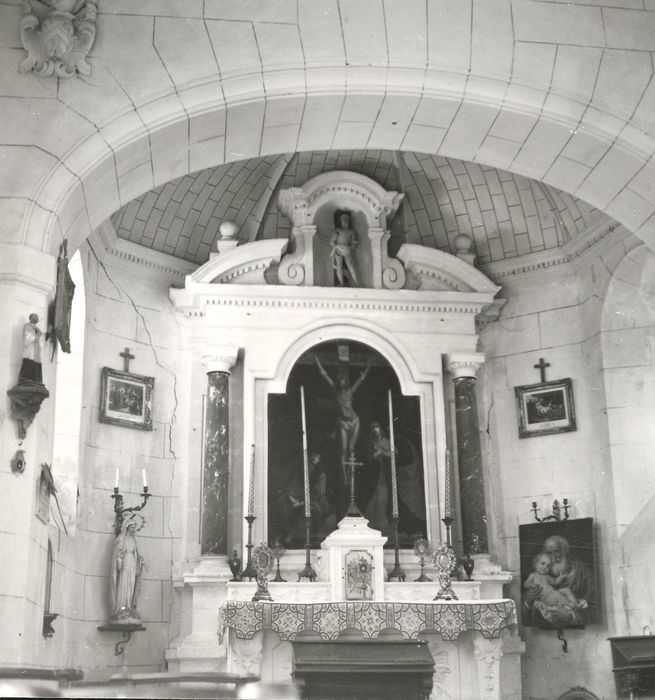 chapelle, maître-autel, tableau : Christ en croix