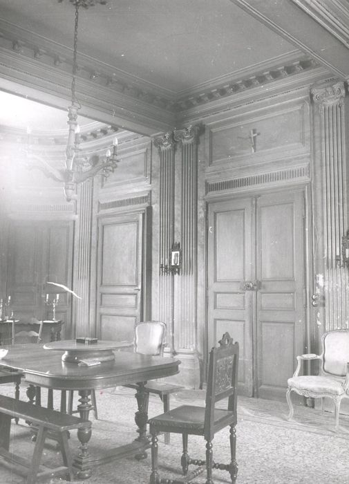 salle à manger, vue partielle des lambris de revêtement