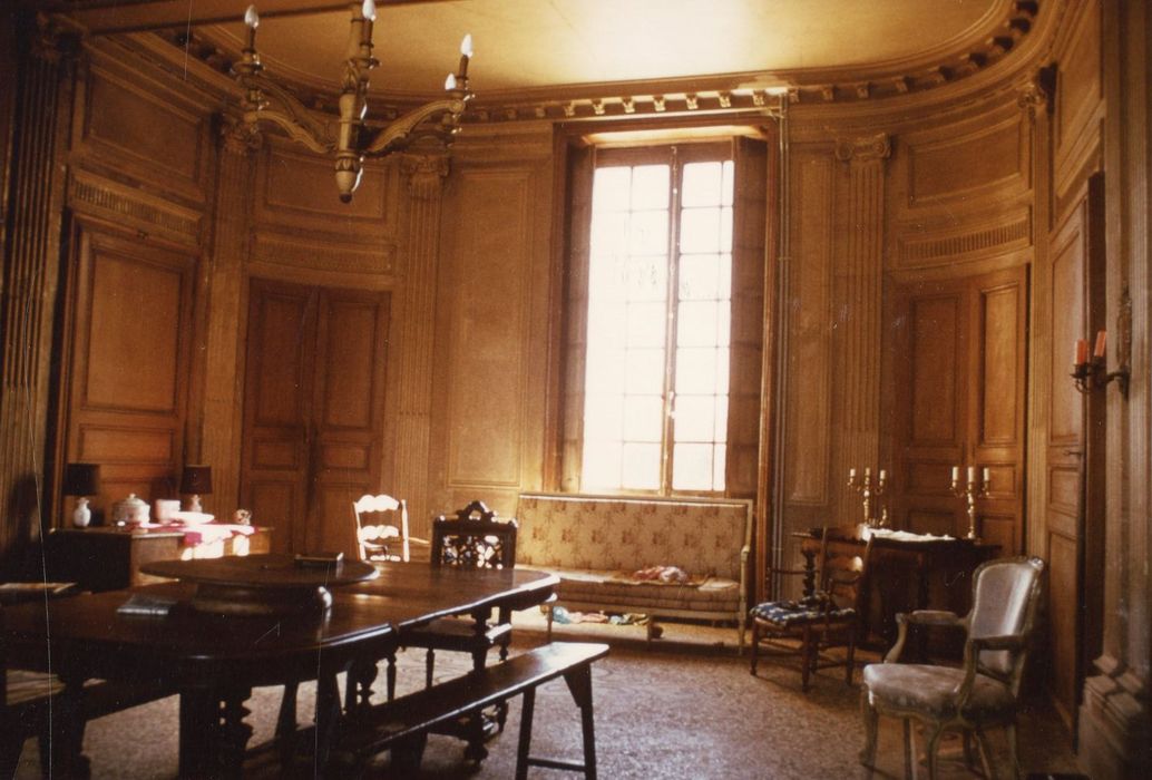 salle à manger, vue partielle des lambris de revêtement