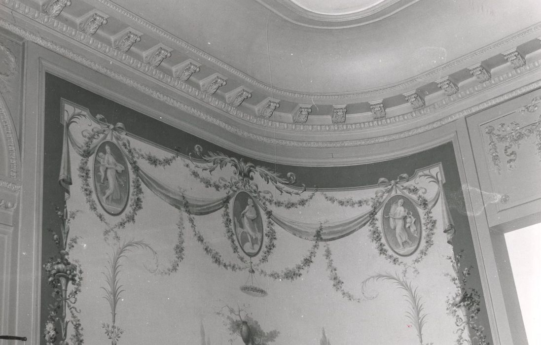 chambre du 1er étage, détail des décors