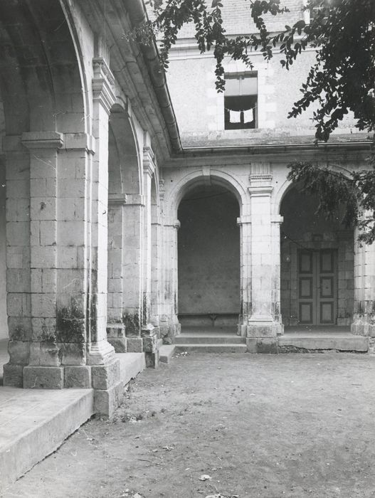 cloître, angle sud-est