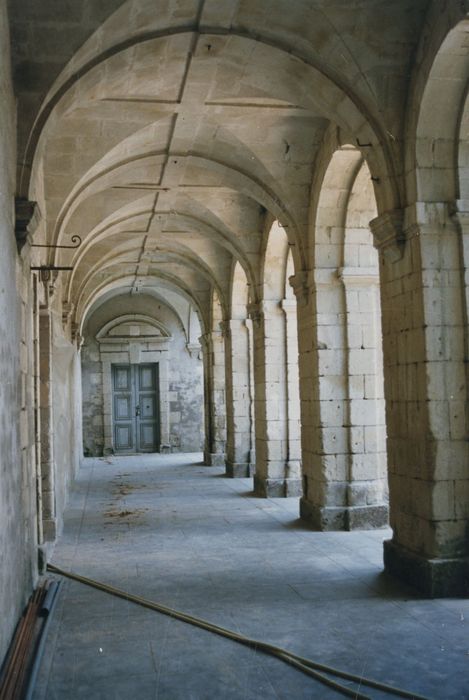 cloître, galerie sud