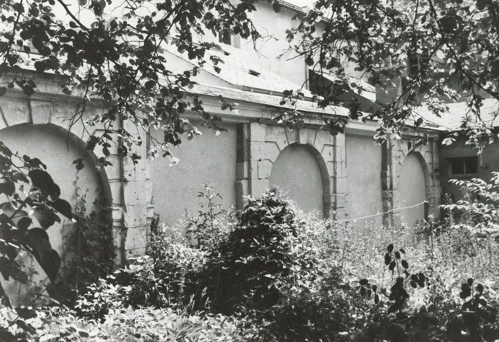 vestiges du cloître, galerie est