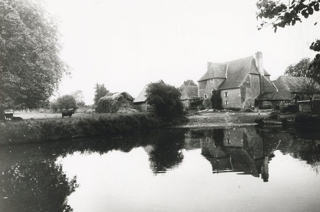 vue générale du château dans son environnement depuis le Nord-Ouest