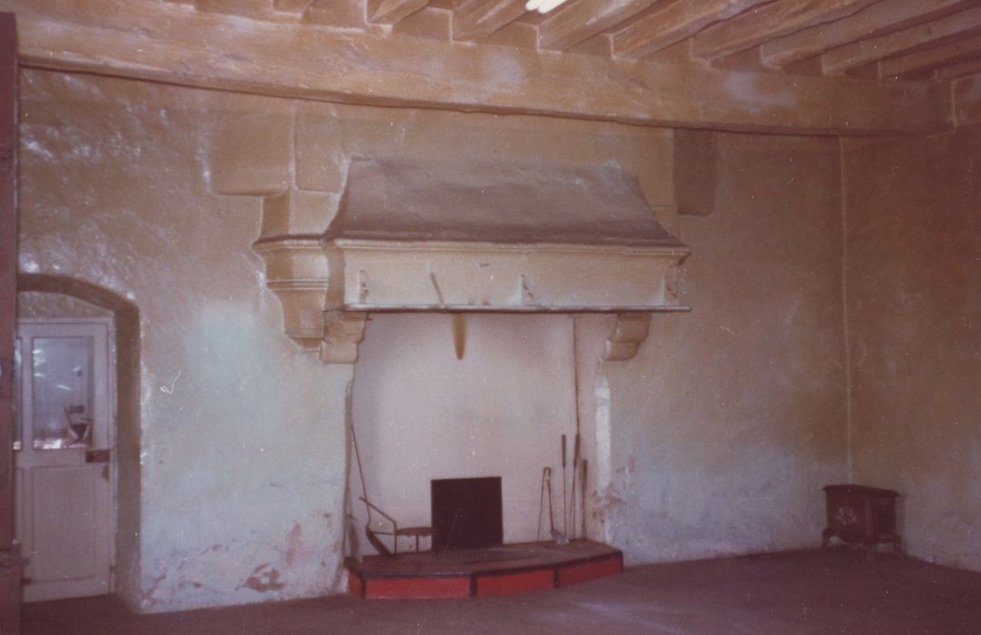 rez-de-chaussée, cheminée monumentale