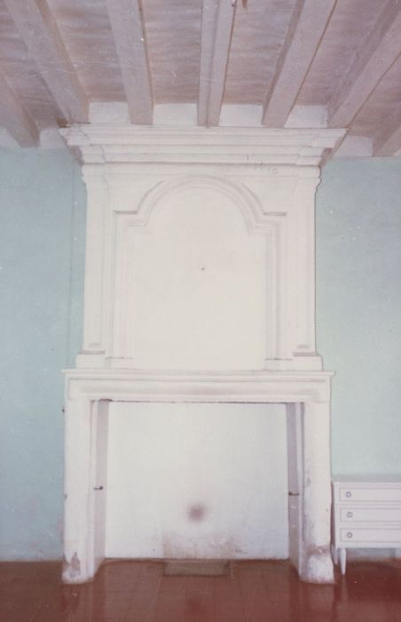 rez-de-chaussée, cheminée