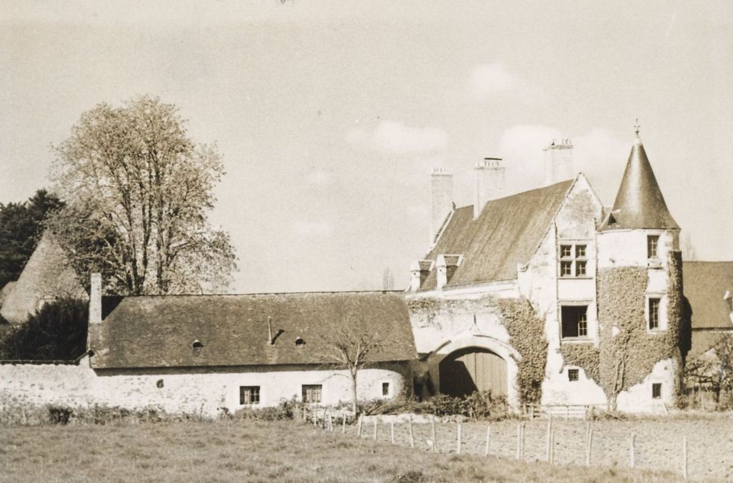 vue générale des bâtiments depuis l’Est