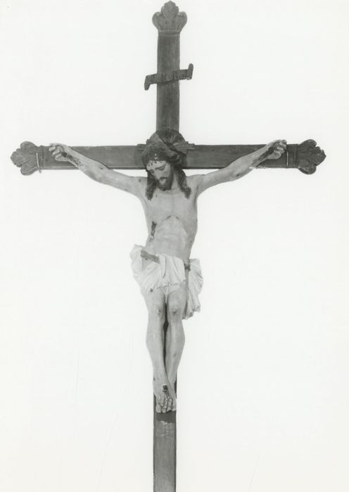 statue : Christ en croix