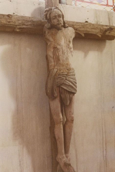 statue : Christ en croix