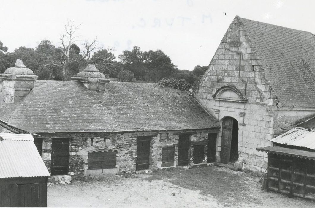 cour intérieure, ancien portail d’accès est, chapelle