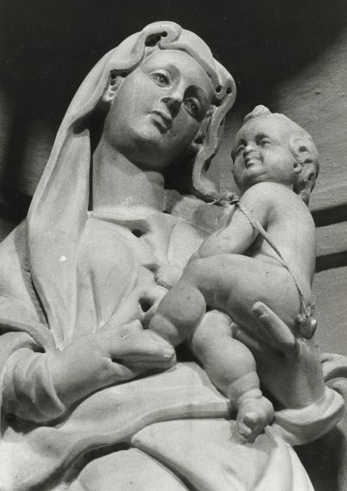 statue : Vierge à l’Enfant, vue partielle