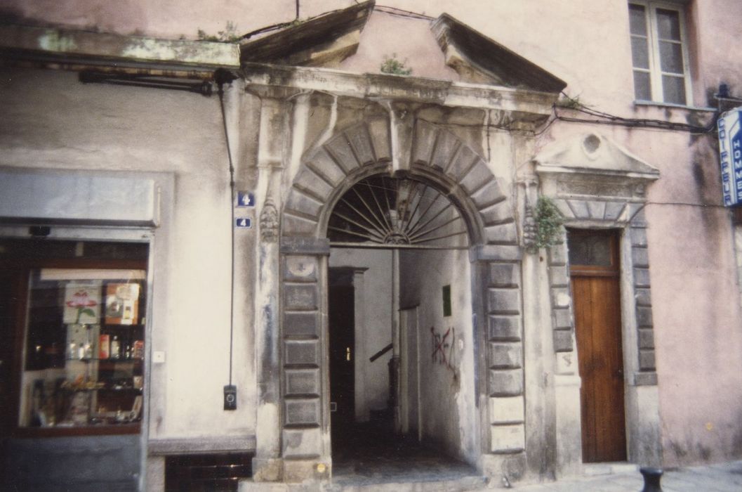 portes d’accès sur rue