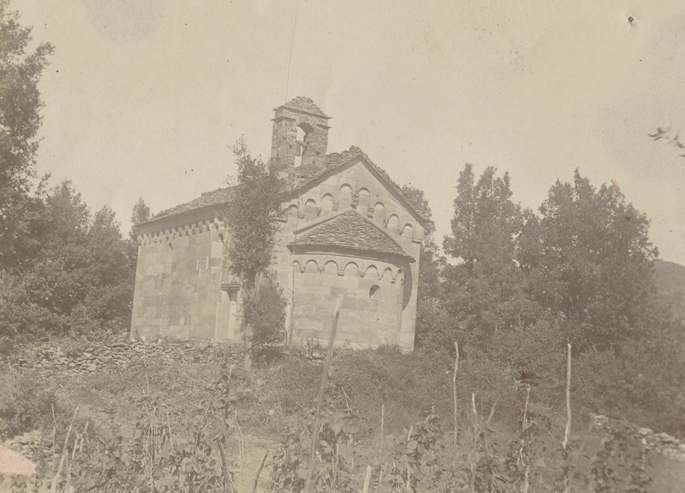 Vue générale de la chapelle dans son environnement depuis le Sud-Est