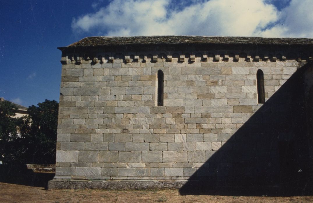 façade latérale sud, vue partielle