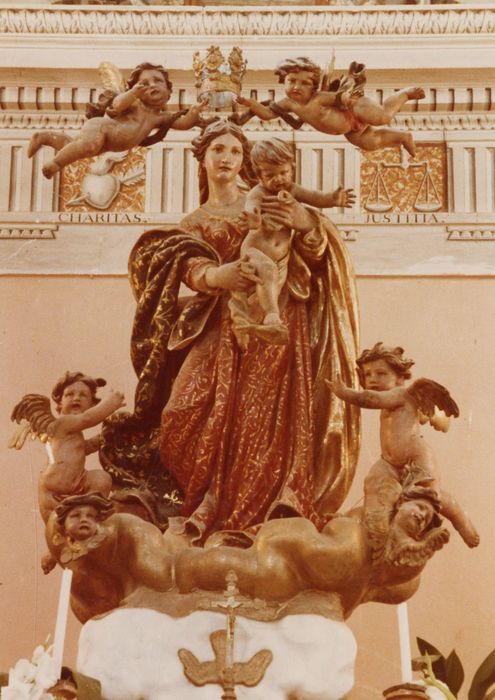 groupe sculpté : Vierge à l’Enfant