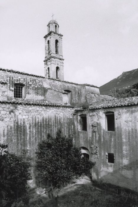 cloître, vue partielle