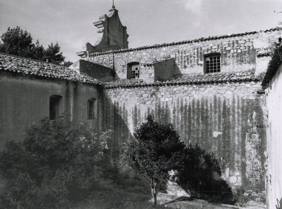 cloître, vue partielle