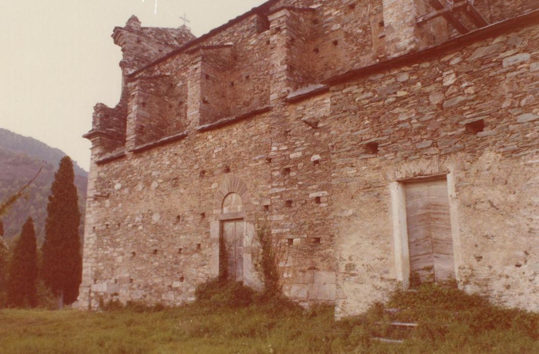 façade latérale sud, vue partielle