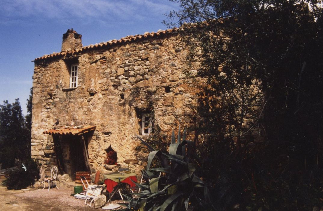 façade latérale sud, vue partielle