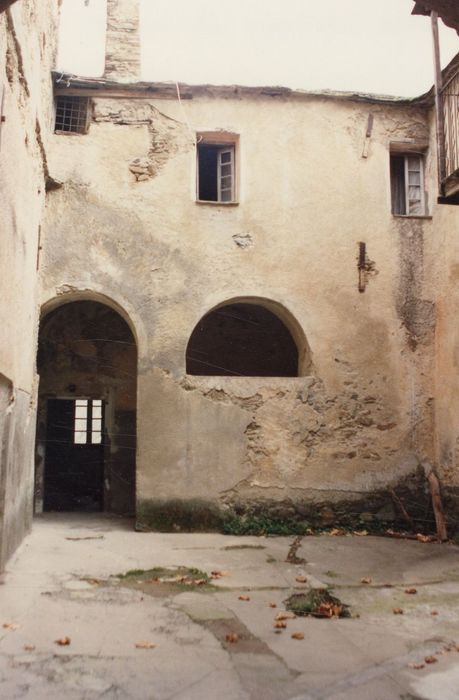 cour intérieure, aile est, façade ouest