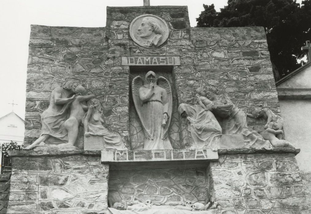 vue partielle du monument