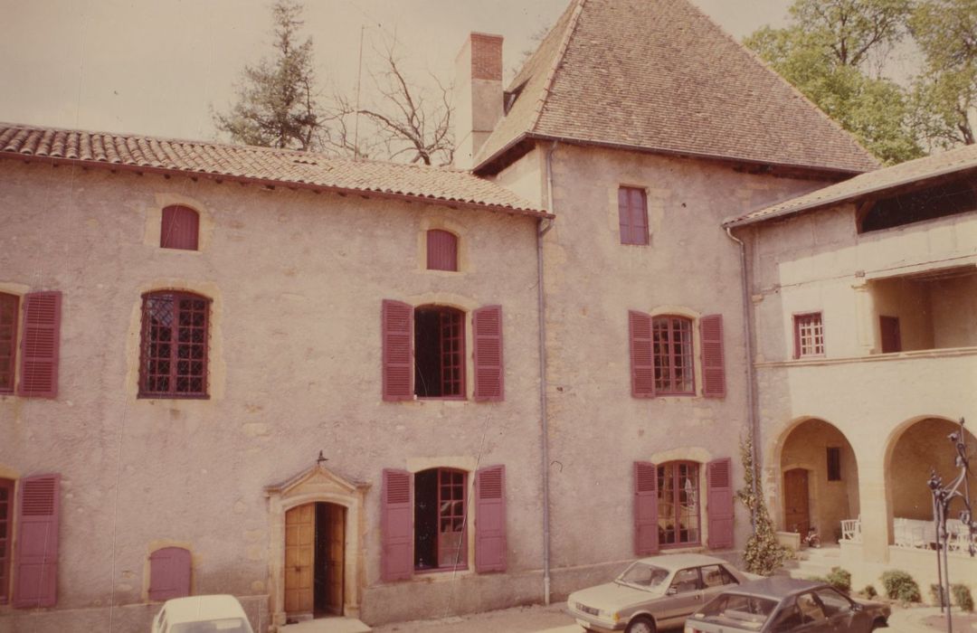 cour intérieure, aile ouest, façade est