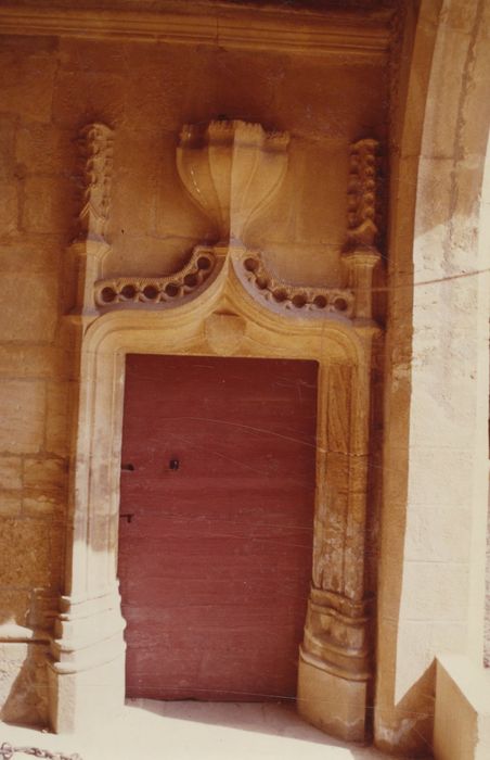 aile nord, rez-de-chaussée, porte d’accès