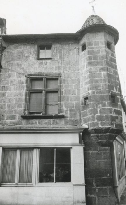 façades sur rues, vue partielle