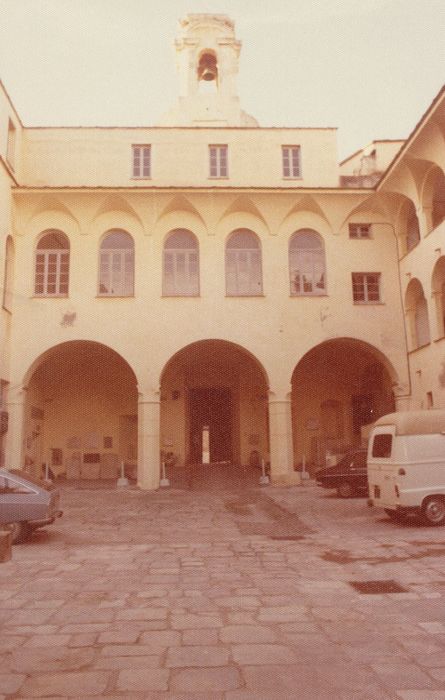 cour intérieure, aile sud, façade nord