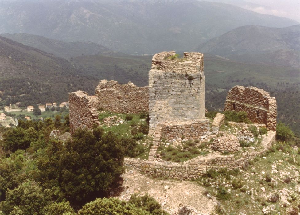 vue aérienne du château dans son environnement