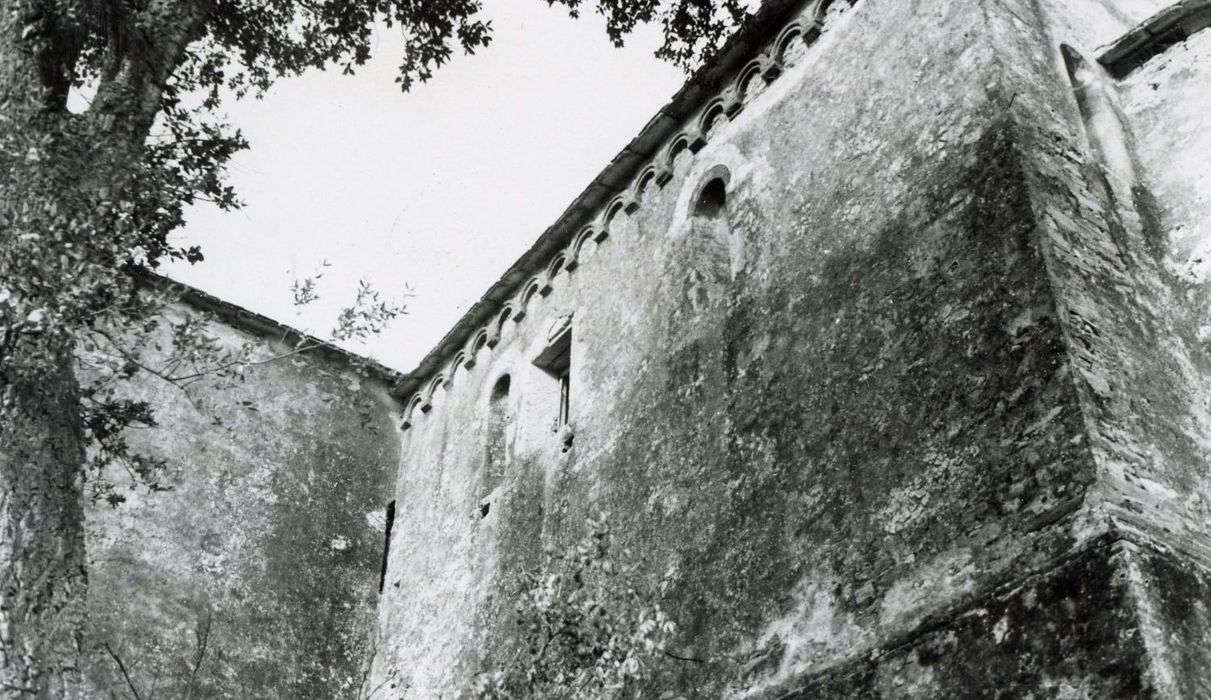 église, façade latérale sud, vue partielle