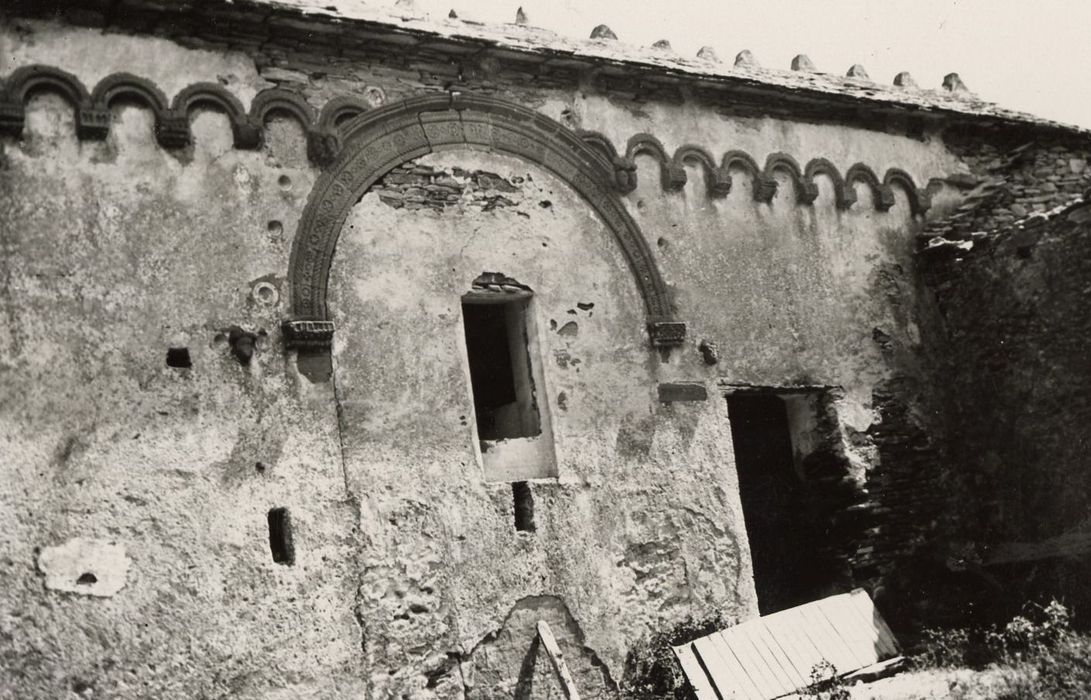 église, façade ouest, vue partielle