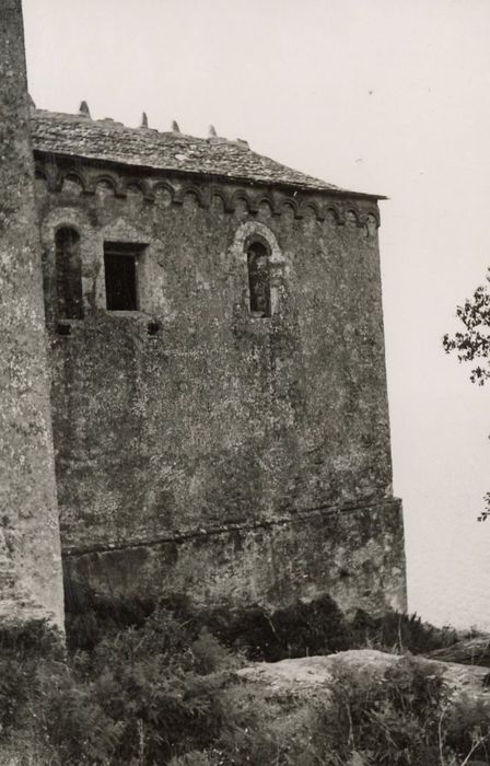 église, façade latérale sud, vue partielle