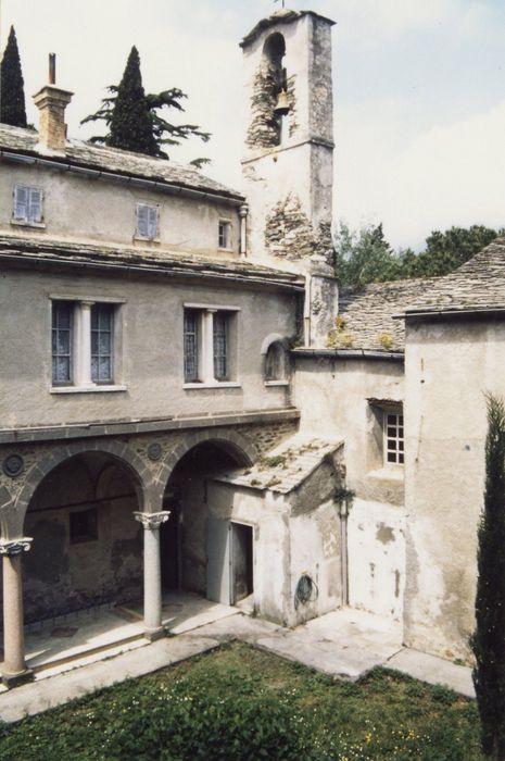 cloître, vue partielle